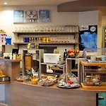 Отель Brit Confort Azur Cholet Nord