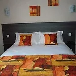 Отель Brit Confort Azur Cholet Nord 3*