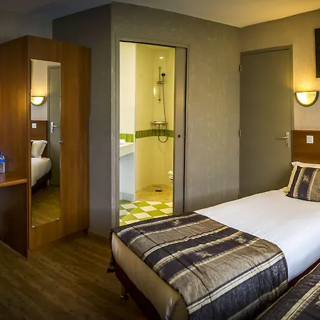 Brit Confort Azur Cholet Nord Hotell 3*
