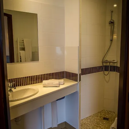 Brit Confort Azur Cholet Nord 3* Saint-André-de-la-Marche