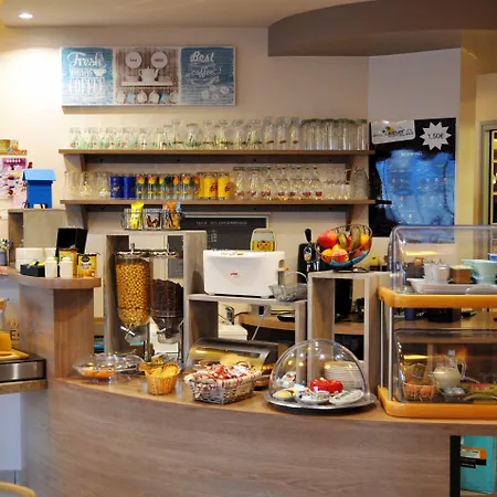 Hotell Brit Confort Azur Cholet Nord