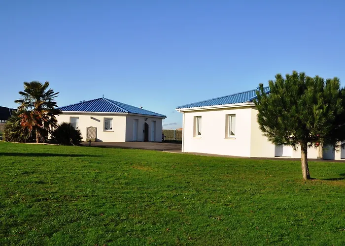 Brit Confort Azur Cholet Nord מלון